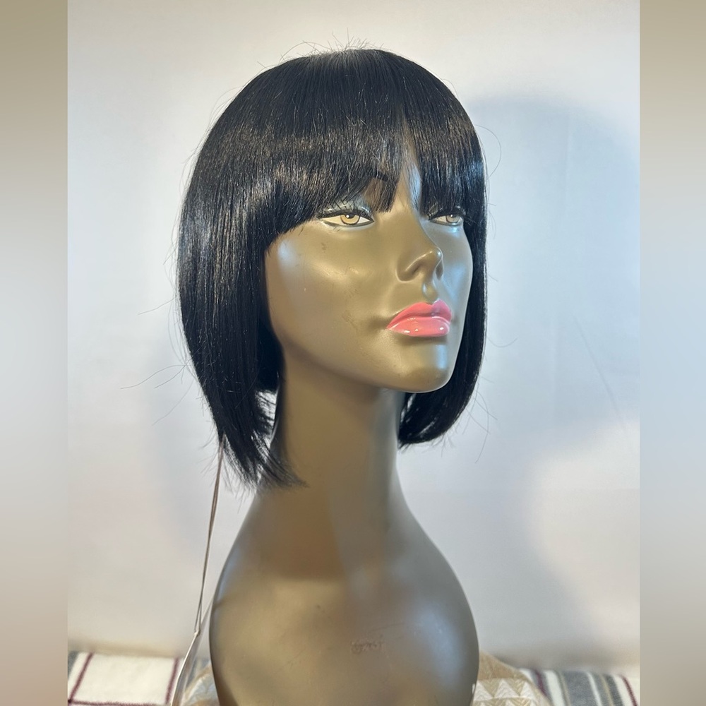 AMINA|1 JETBLACK|Sleek Black Bob Wig - Picture 5 of 12